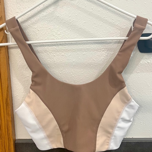 Wilo The Label Women's Colorblock Scoop Neck Brown White Sports Bra Size Medium - Picture 1 of 5
